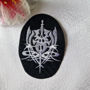 Rávasalható hímzett ovális kard és pajzs motívum 65x95mm