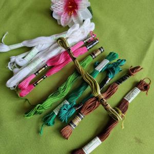 RÖV27 - 14db-os 25m-es 8 szálas színtartó osztott hímzőfonal