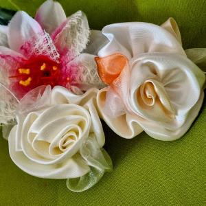 Szatén és orgaza rózsa száron 60x120mm - narancs és ekrü színben