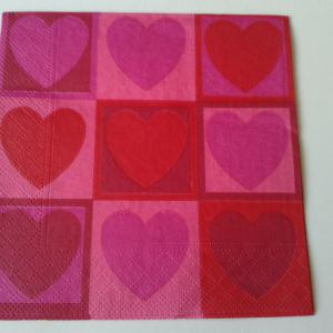SZV02 Dekoupage - Pink, piros, bordó szívek négyzetekben 3 rétegű szalvéta
