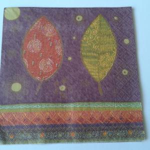 SZV28 Dekoupage - Mintás levelek lila alapon csíkos széllel 3 rétegű szalvéta