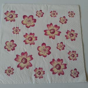 SZV43 Dekoupage - Sárga közepű virágok 3 rétegű szalvéta