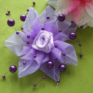 VIR05 - Gyöngyös szilikon szálas organza virág szatén rózsával - levendula lila szilva