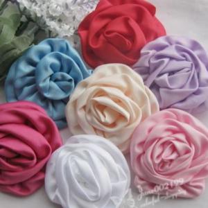 VIR18 - 80mm-es virágok filc alapon - fehér, rózsaszín, pink, piros, lila