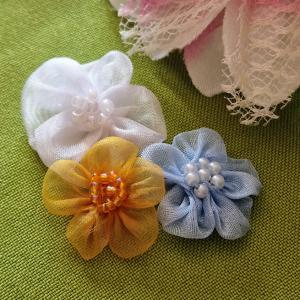 VIR21 - 14db 25mm-es organza rózsa gyöngyökkel - aranybarna + ajándék 1db fehér és 1db kék