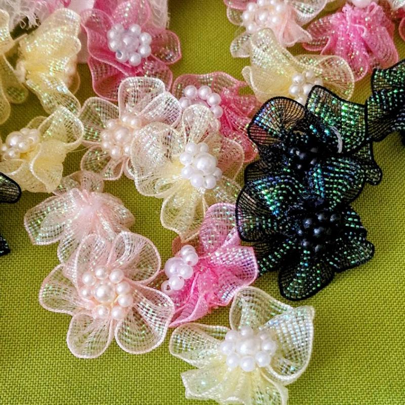 VIR23 - 35db 30mm-es csillogós gyöngyös organza virág - több színben