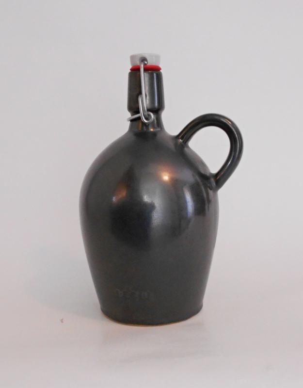 1 l-es csatos öblös palack, grafit