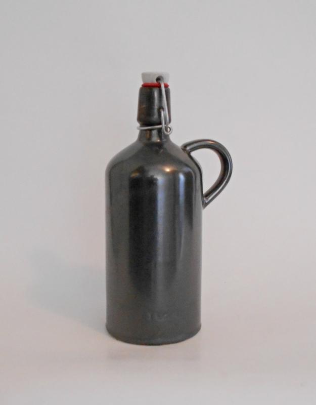 1 l-es csatos palack, grafit