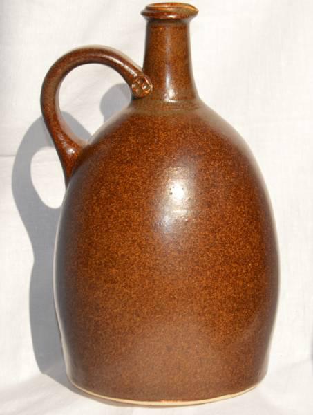 1,5 l-es öblös palack, barna