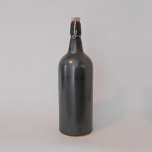 1,5l-es csatos palack, grafit