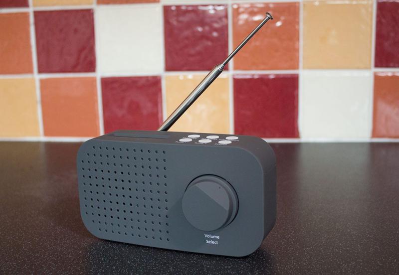DAB + Rádió digitális FM rds kézi hordozható+táp Lcd kijelző világít