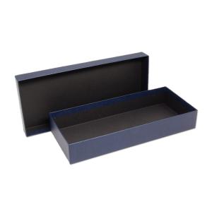 Hosszúkás karton díszdoboz navykék borítással – 290×125×45 mm