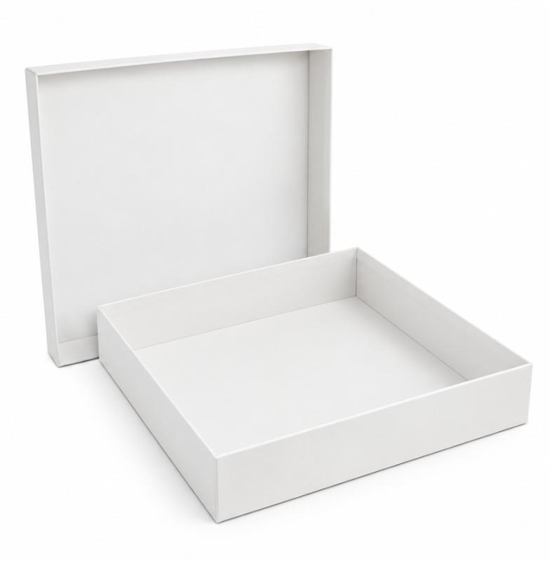 Nagyméretű prémium karton díszdoboz – 317×317×65 mm fehér