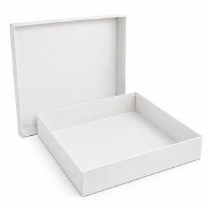 Nagyméretű prémium karton díszdoboz – 317×317×65 mm fehér
