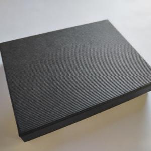 Prémium karton díszdoboz palaszürke színben – 120×90×20 mm