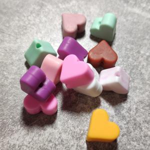 Mini szív gyöngy (több színben)