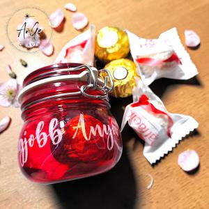 Gravírozott piros üveg