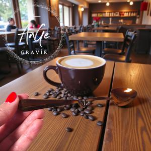 Különleges szív alakú kanál, hajlított nyéllel, magenta-arany