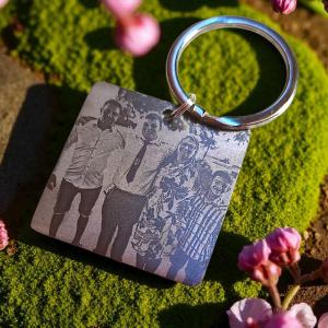 Négyzet fém kulcstartó