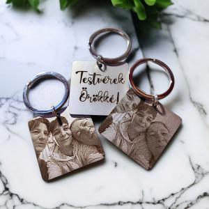 Négyzet fém kulcstartó