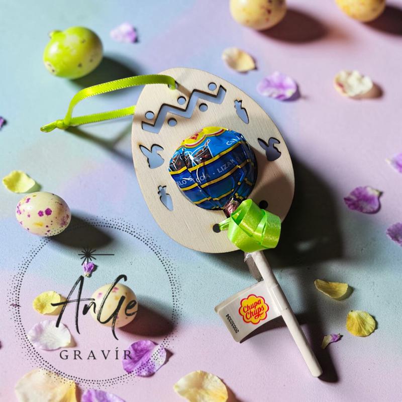 Felakasztható tojásdísz, nyalókával