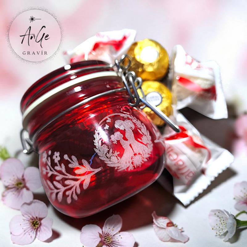 Gravírozott piros üveg