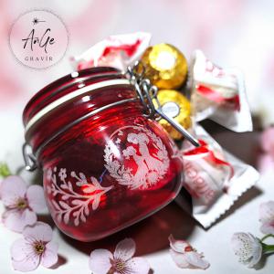 Gravírozott piros üveg