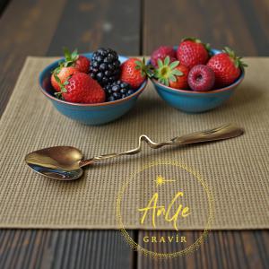 Különleges szív alakú kanál, hajlított nyéllel, arany