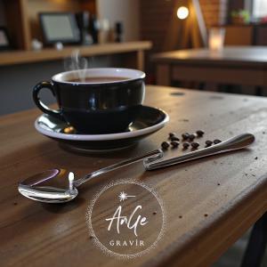 Különleges szív alakú kanál, hajlított nyéllel, ezüst