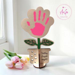 Virágba zárt kéznyom