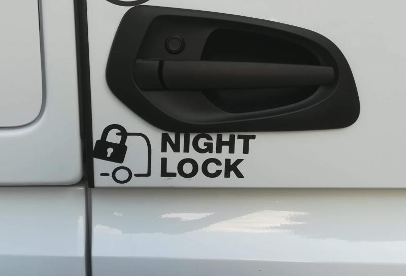 Night Lock matrica 15x6 cm