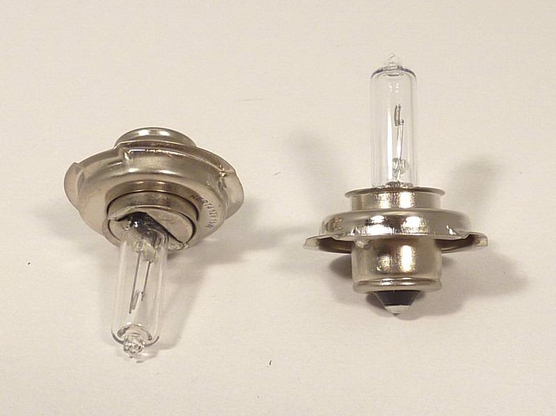 izzó 12v 15w P26S halogén