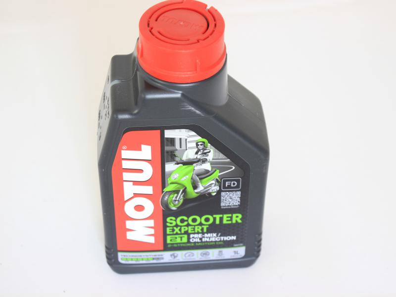 motorolaj 2T robogó félszintetikus 1literes MOTUL