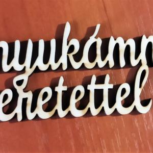 Anyukámnak szeretettel felirat