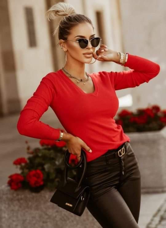 Sofi v.nyakú kötött pulóver