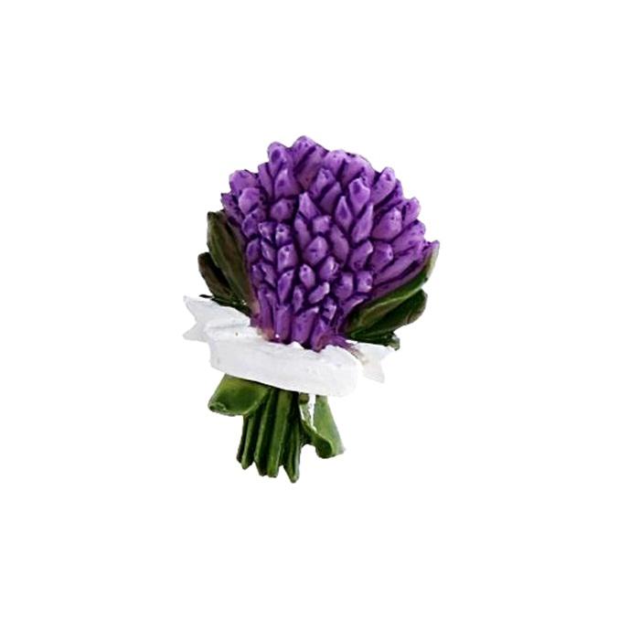 Csipeszes virág, lila levendula, polyresin. Mérete: 28x23x5 mm