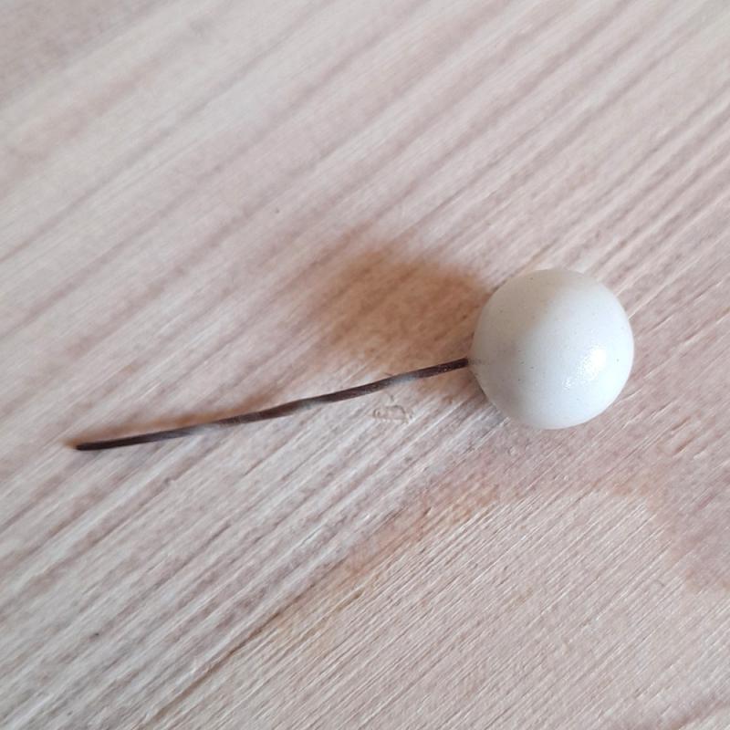 Drótos bogyó fehér, mérete: 1 cm
