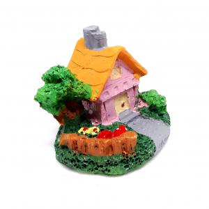 Mini házikó kerttel, mérete: 53x48x46 mm