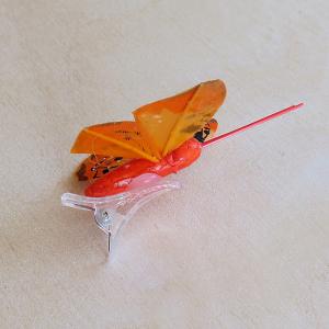 Pillangó (csipeszes), narancssárga. Mérete: 50x25 mm