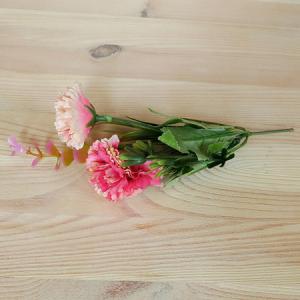 Szegfűcsokor, rózsaszín-barack. Virág mérete: 25x45 mm,