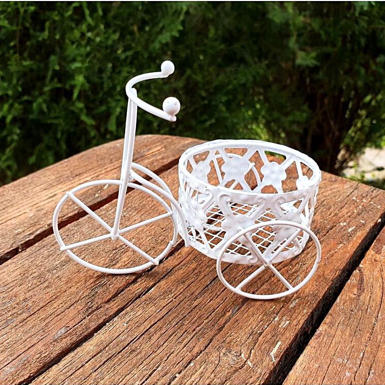 Fehér fém bicikli virágtartóval, mérete: 10,5x7x6 cm