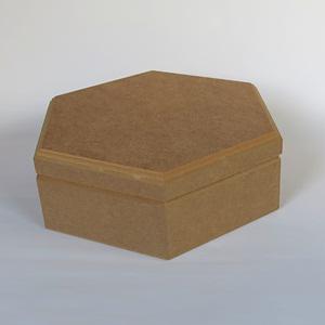 Hatszögletű doboz, mérete: 240x125x75 mm