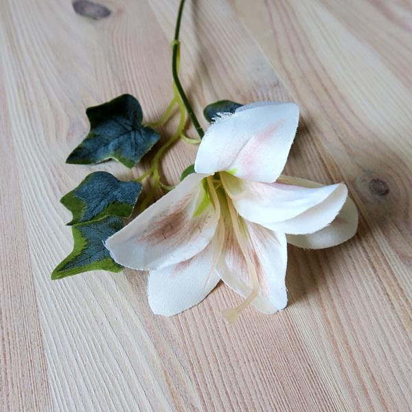 Liliom selyemvirág, rózsaszín. Virág mérete: 75x65 mm, teljes hossz: 30 cm