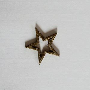 Lyukas csillag, arany csillámos. Mérete: 5x5 cm