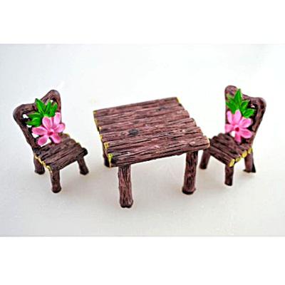 Mini asztal 2 db virágos székkel.