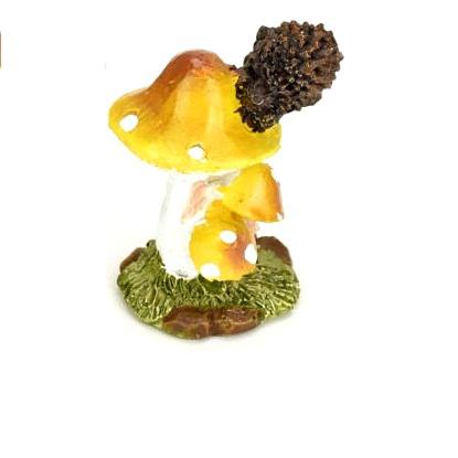 Mini kerámia sárga pöttyös gombák sünivel, mérete: 40x60 mm