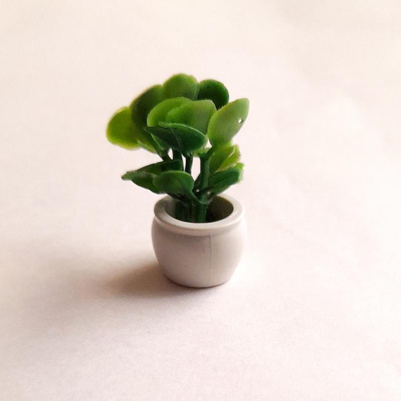 Mini műanyag cserepes növény. Mérete: 20x30 mm