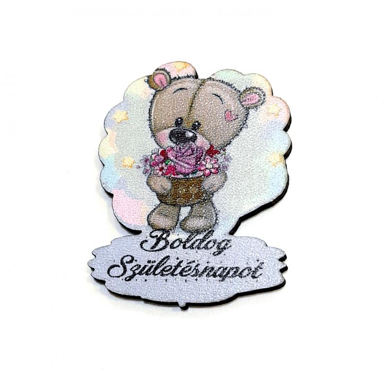 Nyomtatott tábla - Maci virágcsokorral, 'Boldog Születésnapot' felirattal. Mérete: 4x4,5 cm