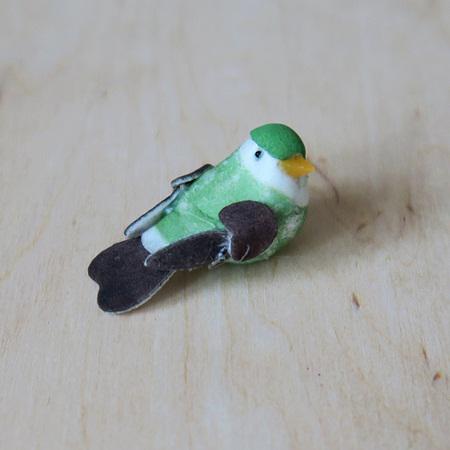 Pici madár, zöld. Mérete: 25 mm