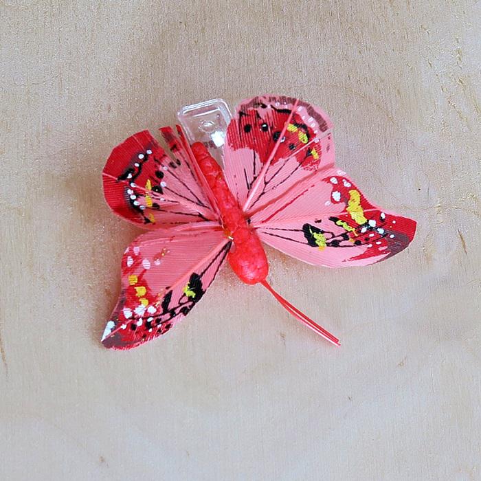 Pillangó (csipeszes), piros. Mérete: 50x25 mm